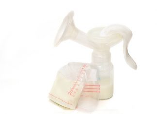 Tips for pumping breast milk at work Image of a breast pump